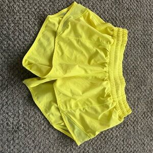 Lulu Bright Yellow Athletic Shorts no liner.
2.5 inch inseam